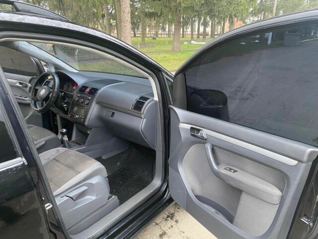 Чорний Фольксваген Туран, об'ємом двигуна 1.9 л та пробігом 290 тис. км за 6500 $, фото 8 на Automoto.ua