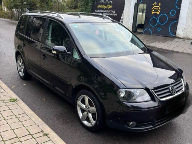 Черный Фольксваген Туран, объемом двигателя 1.6 л и пробегом 207 тыс. км за 7000 $, фото 2 на Automoto.ua