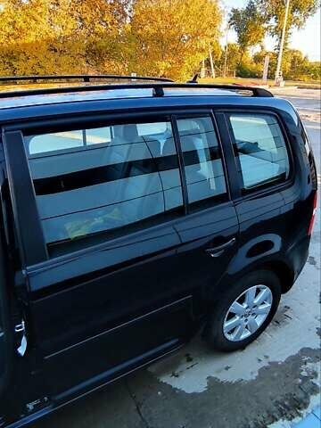 Черный Фольксваген Туран, объемом двигателя 1.6 л и пробегом 197 тыс. км за 5850 $, фото 3 на Automoto.ua