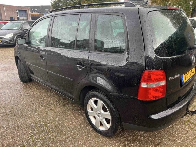 Черный Фольксваген Туран, объемом двигателя 1.6 л и пробегом 280 тыс. км за 6500 $, фото 2 на Automoto.ua