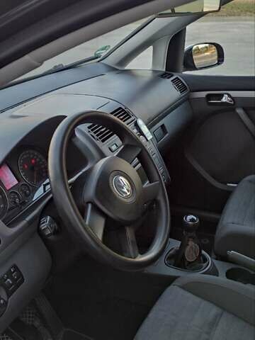 Черный Фольксваген Туран, объемом двигателя 1.6 л и пробегом 197 тыс. км за 5850 $, фото 4 на Automoto.ua