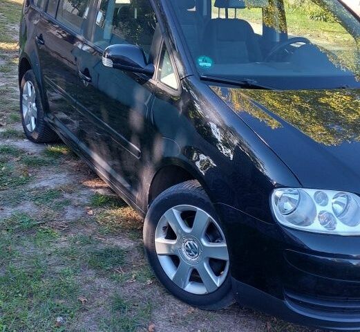 Черный Фольксваген Туран, объемом двигателя 1.6 л и пробегом 238 тыс. км за 5900 $, фото 3 на Automoto.ua