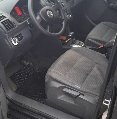 Черный Фольксваген Туран, объемом двигателя 2 л и пробегом 485 тыс. км за 4550 $, фото 7 на Automoto.ua