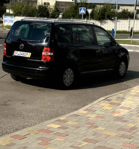 Черный Фольксваген Туран, объемом двигателя 1.6 л и пробегом 190 тыс. км за 6999 $, фото 67 на Automoto.ua