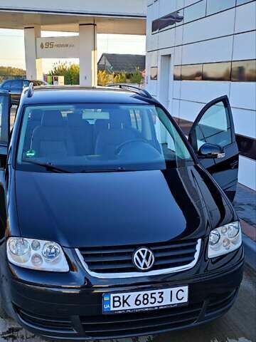 Черный Фольксваген Туран, объемом двигателя 1.6 л и пробегом 197 тыс. км за 5850 $, фото 12 на Automoto.ua