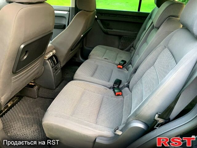 Черный Фольксваген Туран, объемом двигателя 2 л и пробегом 300 тыс. км за 4900 $, фото 4 на Automoto.ua