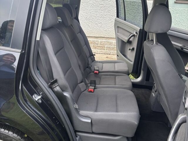 Черный Фольксваген Туран, объемом двигателя 1.6 л и пробегом 207 тыс. км за 7000 $, фото 6 на Automoto.ua