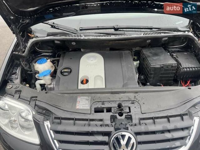 Чорний Фольксваген Туран, об'ємом двигуна 1.6 л та пробігом 205 тис. км за 6500 $, фото 20 на Automoto.ua