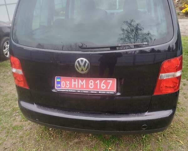 Черный Фольксваген Туран, объемом двигателя 1.6 л и пробегом 225 тыс. км за 6000 $, фото 5 на Automoto.ua