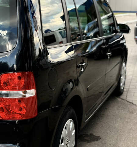 Черный Фольксваген Туран, объемом двигателя 1.6 л и пробегом 190 тыс. км за 6999 $, фото 57 на Automoto.ua