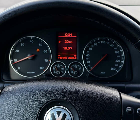 Черный Фольксваген Туран, объемом двигателя 1.6 л и пробегом 190 тыс. км за 6999 $, фото 2 на Automoto.ua