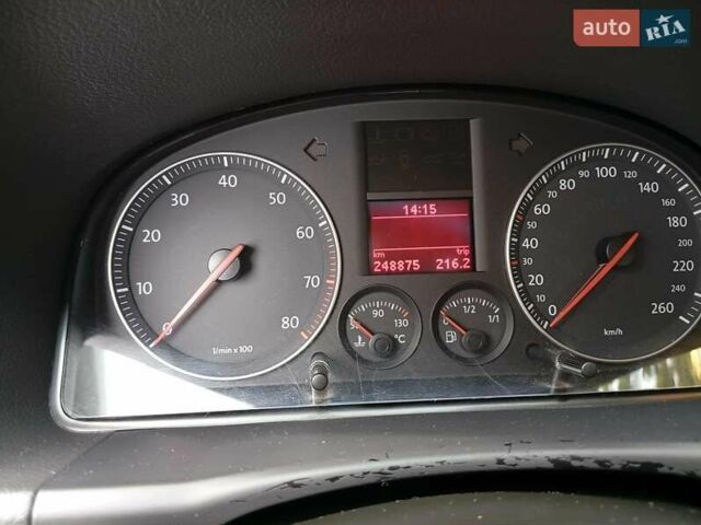 Черный Фольксваген Туран, объемом двигателя 1.6 л и пробегом 240 тыс. км за 5700 $, фото 1 на Automoto.ua
