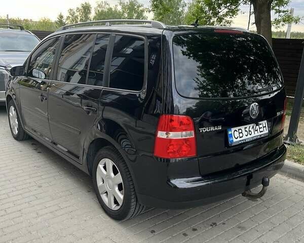 Черный Фольксваген Туран, объемом двигателя 1.97 л и пробегом 292 тыс. км за 6500 $, фото 3 на Automoto.ua