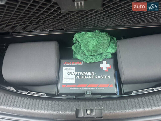 Черный Фольксваген Туран, объемом двигателя 1.9 л и пробегом 246 тыс. км за 7800 $, фото 24 на Automoto.ua