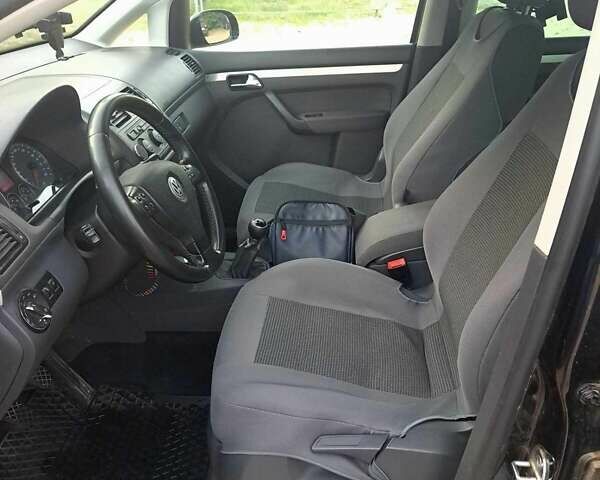 Чорний Фольксваген Туран, об'ємом двигуна 1.97 л та пробігом 291 тис. км за 7000 $, фото 4 на Automoto.ua