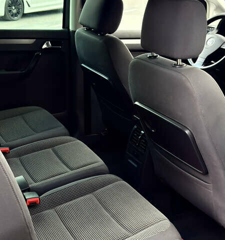 Черный Фольксваген Туран, объемом двигателя 1.6 л и пробегом 190 тыс. км за 6999 $, фото 46 на Automoto.ua