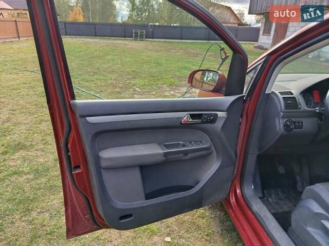 Черный Фольксваген Туран, объемом двигателя 1.6 л и пробегом 261 тыс. км за 4999 $, фото 30 на Automoto.ua