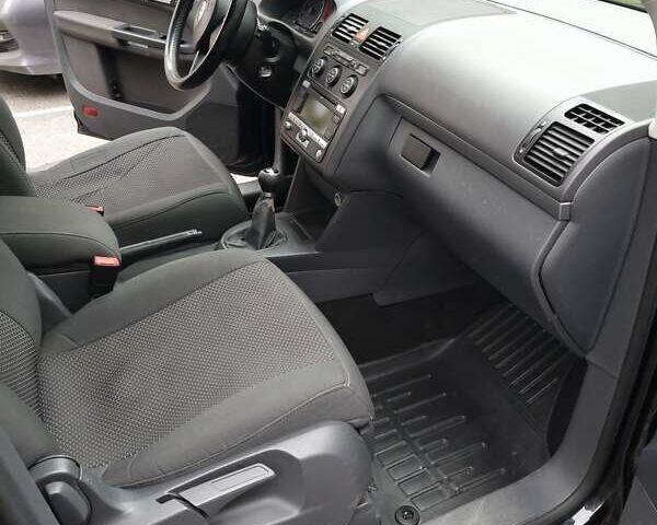 Черный Фольксваген Туран, объемом двигателя 1.39 л и пробегом 239 тыс. км за 5700 $, фото 7 на Automoto.ua