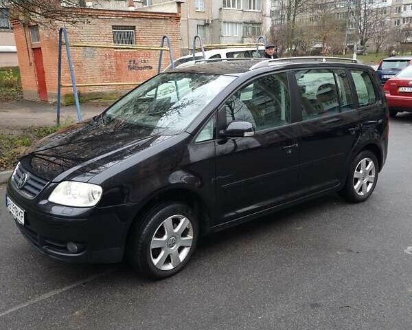 Черный Фольксваген Туран, объемом двигателя 1.39 л и пробегом 239 тыс. км за 5700 $, фото 2 на Automoto.ua