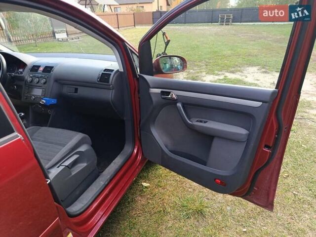 Черный Фольксваген Туран, объемом двигателя 1.6 л и пробегом 261 тыс. км за 4999 $, фото 33 на Automoto.ua