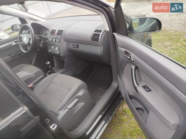 Черный Фольксваген Туран, объемом двигателя 1.6 л и пробегом 225 тыс. км за 6000 $, фото 14 на Automoto.ua