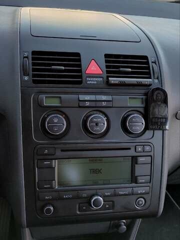 Черный Фольксваген Туран, объемом двигателя 1.6 л и пробегом 197 тыс. км за 5850 $, фото 8 на Automoto.ua