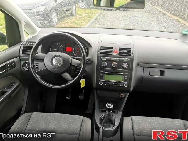 Черный Фольксваген Туран, объемом двигателя 2 л и пробегом 211 тыс. км за 2200 $, фото 4 на Automoto.ua