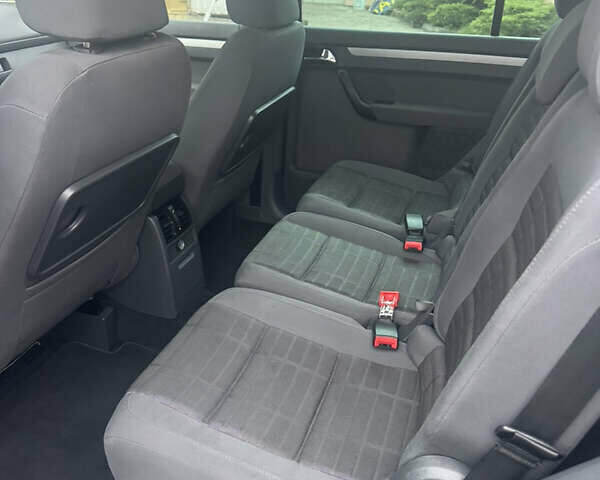 Черный Фольксваген Туран, объемом двигателя 1.9 л и пробегом 246 тыс. км за 7800 $, фото 14 на Automoto.ua