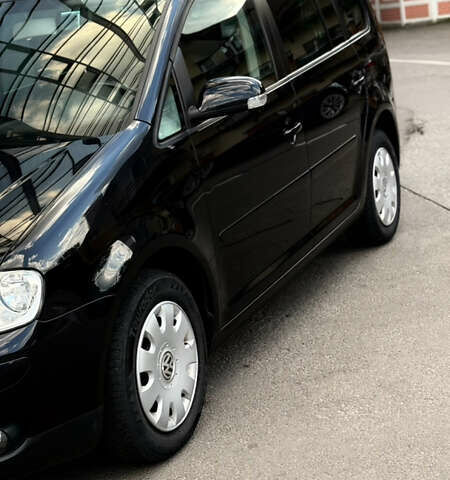 Черный Фольксваген Туран, объемом двигателя 1.6 л и пробегом 190 тыс. км за 6999 $, фото 49 на Automoto.ua