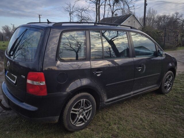 Черный Фольксваген Туран, объемом двигателя 1.9 л и пробегом 217 тыс. км за 2550 $, фото 2 на Automoto.ua