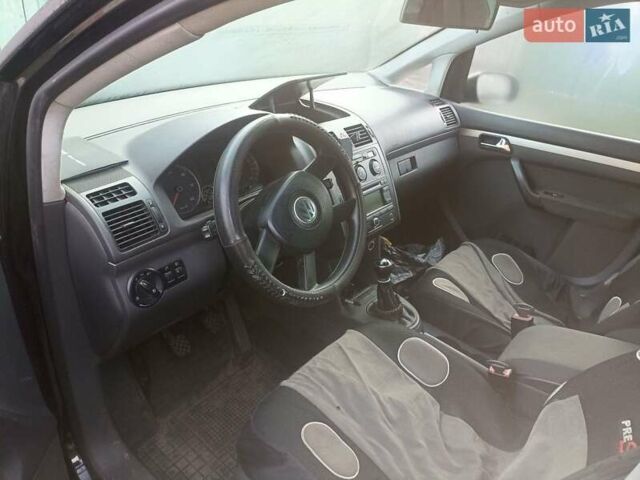 Чорний Фольксваген Туран, об'ємом двигуна 1.9 л та пробігом 327 тис. км за 4500 $, фото 5 на Automoto.ua