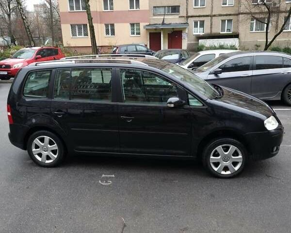 Черный Фольксваген Туран, объемом двигателя 1.39 л и пробегом 239 тыс. км за 5700 $, фото 1 на Automoto.ua
