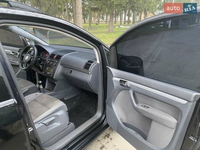 Чорний Фольксваген Туран, об'ємом двигуна 1.9 л та пробігом 390 тис. км за 6500 $, фото 8 на Automoto.ua