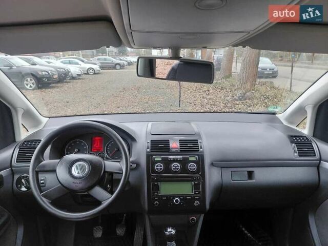 Чорний Фольксваген Туран, об'ємом двигуна 1.6 л та пробігом 217 тис. км за 6000 $, фото 7 на Automoto.ua
