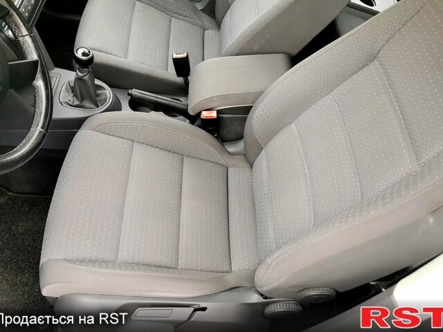 Черный Фольксваген Туран, объемом двигателя 2 л и пробегом 211 тыс. км за 2200 $, фото 7 на Automoto.ua