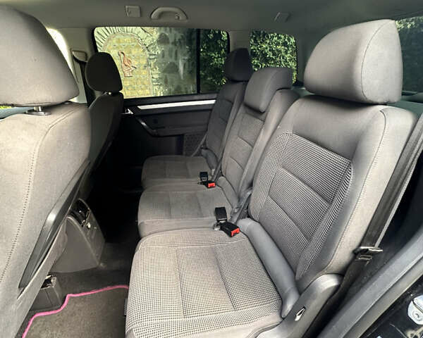 Черный Фольксваген Туран, объемом двигателя 2 л и пробегом 281 тыс. км за 5199 $, фото 11 на Automoto.ua