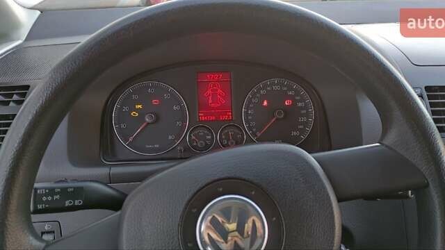 Черный Фольксваген Туран, объемом двигателя 1.6 л и пробегом 197 тыс. км за 5850 $, фото 9 на Automoto.ua