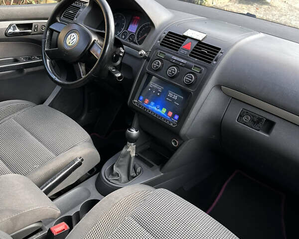 Черный Фольксваген Туран, объемом двигателя 2 л и пробегом 281 тыс. км за 5199 $, фото 13 на Automoto.ua