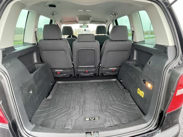 Чорний Фольксваген Туран, об'ємом двигуна 2 л та пробігом 339 тис. км за 6000 $, фото 12 на Automoto.ua