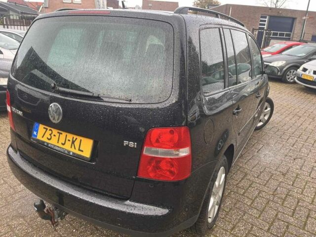 Черный Фольксваген Туран, объемом двигателя 1.6 л и пробегом 280 тыс. км за 6500 $, фото 1 на Automoto.ua