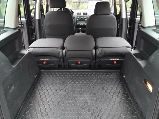 Черный Фольксваген Туран, объемом двигателя 1.4 л и пробегом 239 тыс. км за 5700 $, фото 11 на Automoto.ua