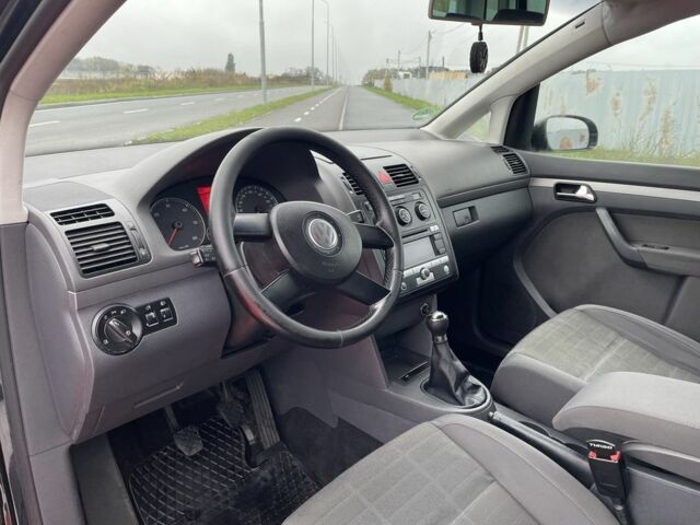 Чорний Фольксваген Туран, об'ємом двигуна 2 л та пробігом 339 тис. км за 6000 $, фото 11 на Automoto.ua