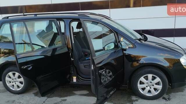 Черный Фольксваген Туран, объемом двигателя 1.6 л и пробегом 197 тыс. км за 5850 $, фото 11 на Automoto.ua