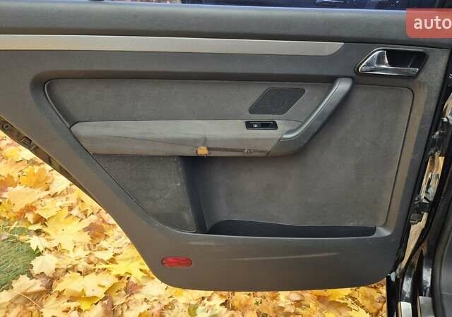 Черный Фольксваген Туран, объемом двигателя 1.39 л и пробегом 278 тыс. км за 5200 $, фото 19 на Automoto.ua