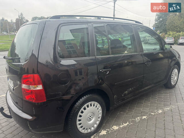 Черный Фольксваген Туран, объемом двигателя 1.9 л и пробегом 246 тыс. км за 7800 $, фото 3 на Automoto.ua