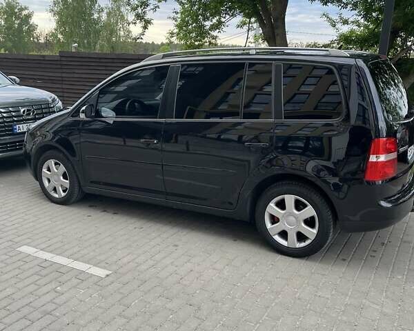 Черный Фольксваген Туран, объемом двигателя 1.97 л и пробегом 292 тыс. км за 6500 $, фото 1 на Automoto.ua