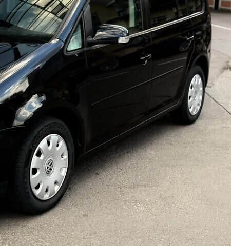 Черный Фольксваген Туран, объемом двигателя 1.6 л и пробегом 190 тыс. км за 6999 $, фото 47 на Automoto.ua