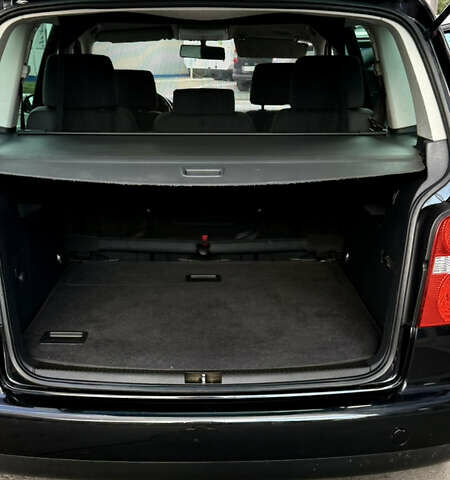 Черный Фольксваген Туран, объемом двигателя 1.6 л и пробегом 190 тыс. км за 6999 $, фото 31 на Automoto.ua