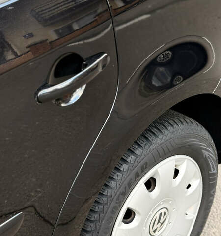 Черный Фольксваген Туран, объемом двигателя 1.6 л и пробегом 190 тыс. км за 6999 $, фото 54 на Automoto.ua