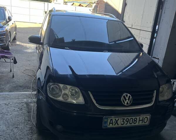 Черный Фольксваген Туран, объемом двигателя 1.97 л и пробегом 360 тыс. км за 7200 $, фото 4 на Automoto.ua
